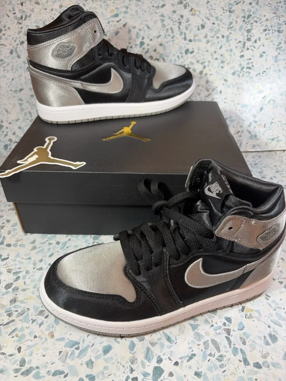NIB Nike Air Jordan 1 Retro High OG PS Black Medium Grey White Size 3Y - Picture 2 of 6